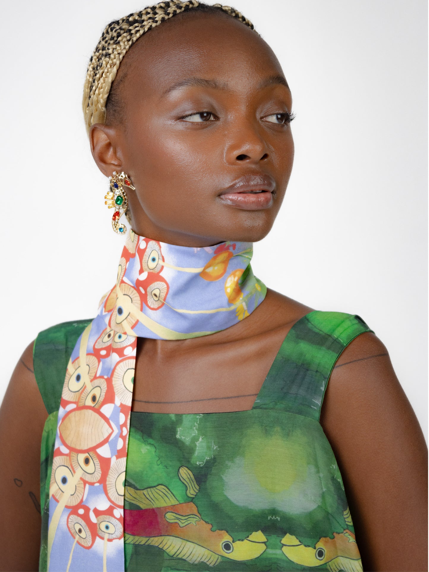 Mushroom landscape fabric tie